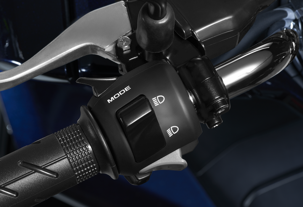 3. Honda PCX HYBRID - Công tắc đổi chế độ lái