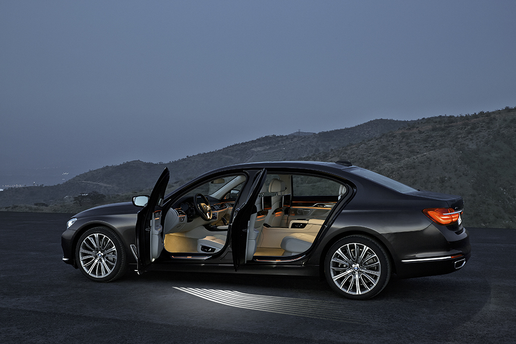 P90178460_highRes_the-new-bmw-7-series