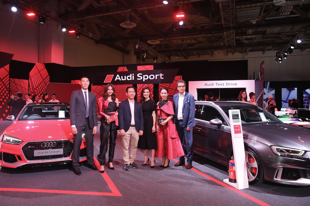 Ông Laurent Genet - TGĐ nhập khẩu và ông Trần Tấn Trung - TGĐ phân phối Audi tại Việt Nam cùng các đại sứ Audi