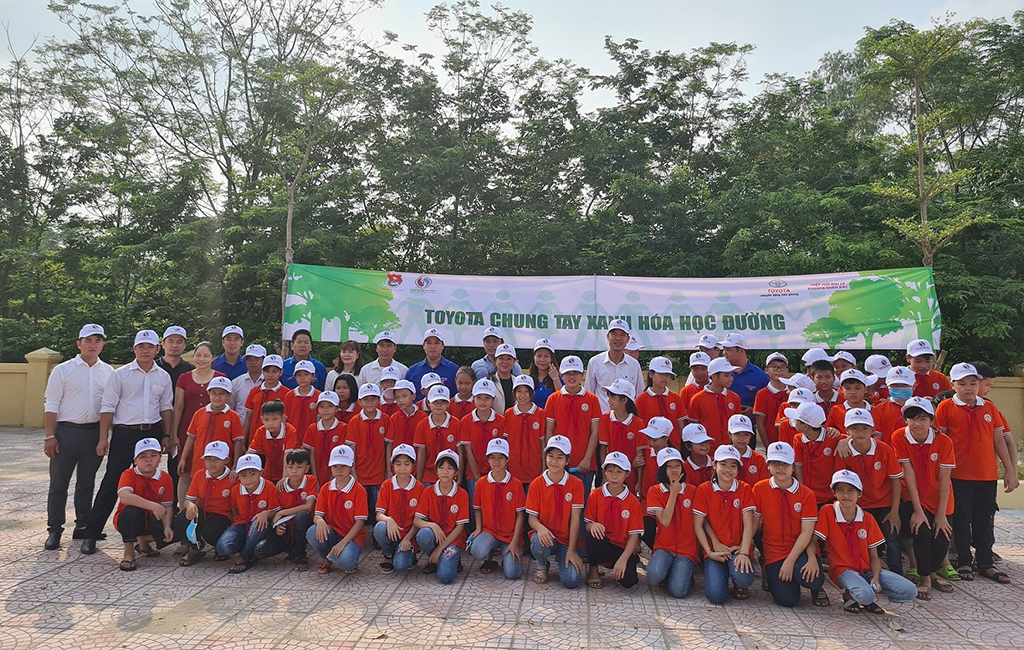 Lễ-Phát-động-Chung-tay-xanh-hóa-học-đường_Starting-ceremony-of-Toyota-joins-hand-to-make-school-green-program