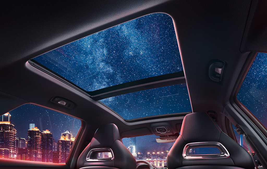 MGHS_Red-Interior_Panoramic-Sunroof-