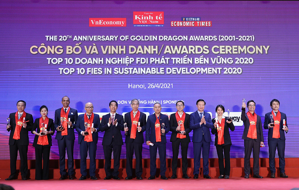 Toyota-Viet-Nam-nhan-giai--thưởng-Rồng-Vàng-2021