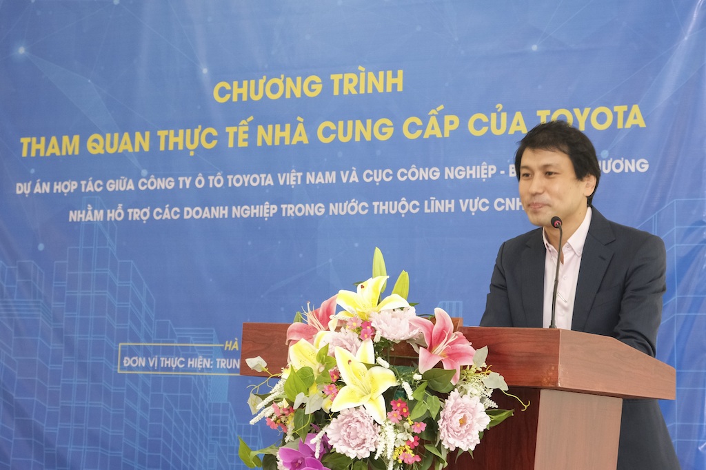 Ông Hiroshi Okamura - Phó Giám đốc Khối Kế hoạch Bán hàng & Dịch vụ Toyota Việt Nam phát biểu