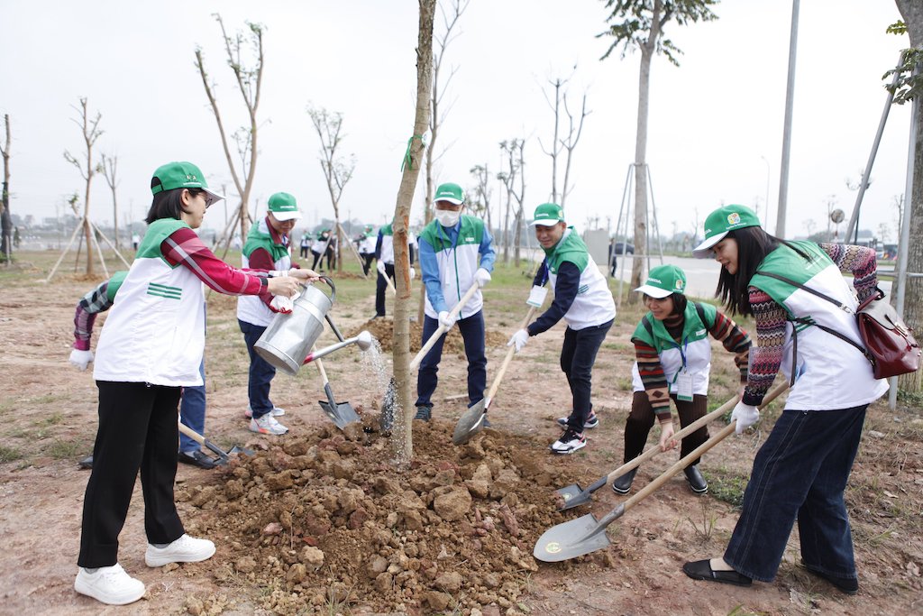 1.4. Honda Việt Nam góp phần giảm thiểu CO2 thông qua các hoạt động trồng cây.