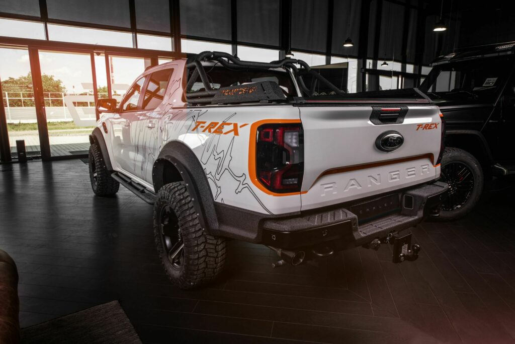 Chiếc Ford Ranger Raptor có giá hơn 2,6 tỷ đồng khi qua tay hãng độ ...