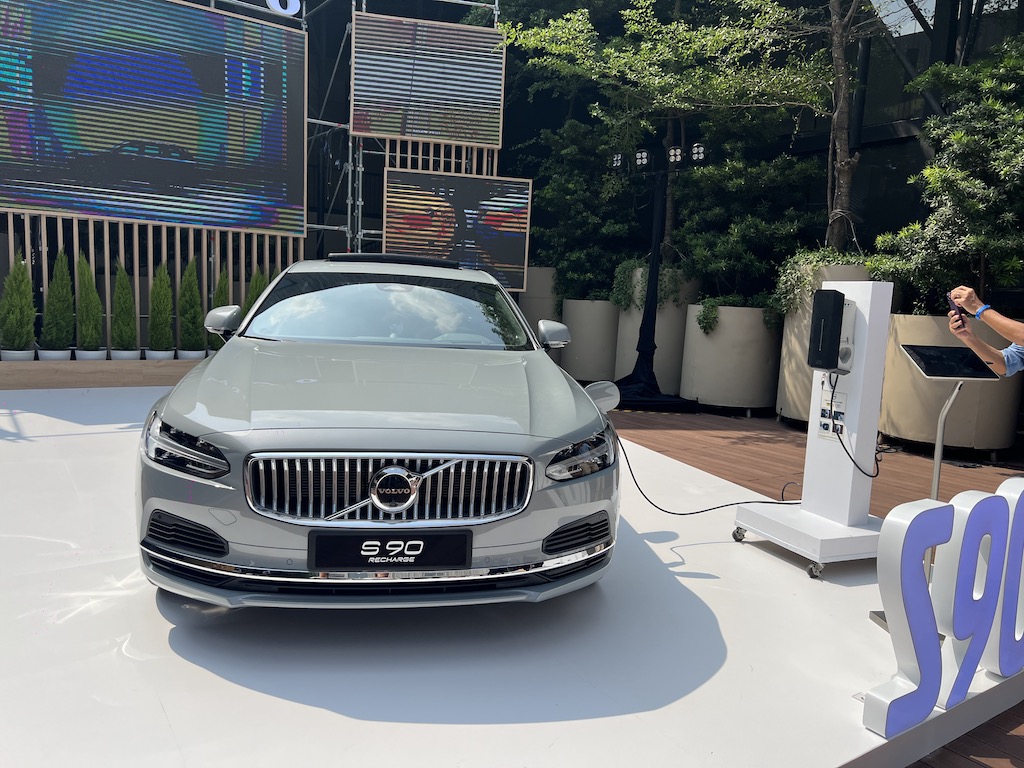 Volvo là thương hiệu xe sang duy nhất tại Việt Nam có đủ bộ sưu tập xe plug-in hybrid (Recharge) từ SUV 7 chỗ (XC90 Recharge) , SUV 5 chỗ (XC60 Recharge) tới Sedan phân khúc E (S90 Recharge).