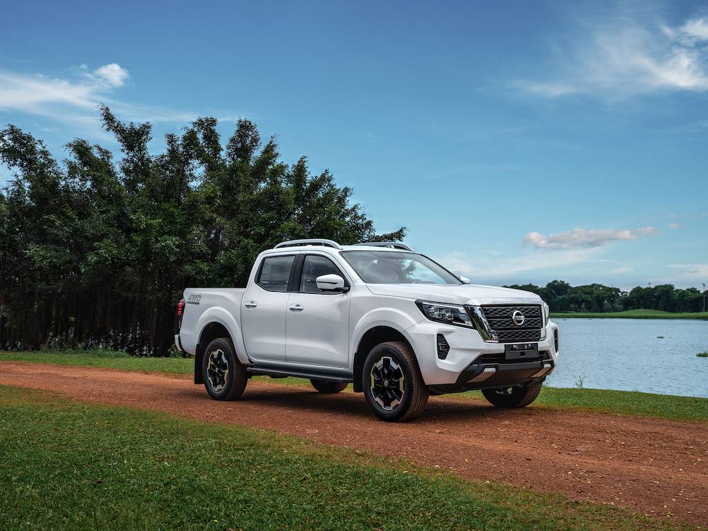 Bán tải Nissan Navara thêm trang bị, giá từ 685 triệu đồng