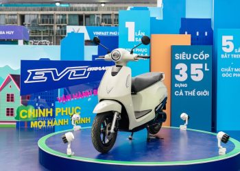 VinFast bảo hành 6 năm cho xe, 8 năm cho pin xe máy điện