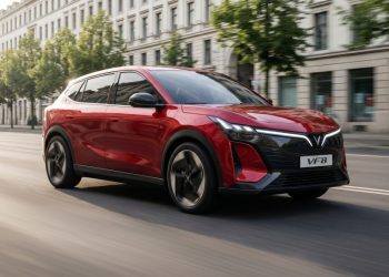 VinFast VF 8 thế hệ mới giá 999 triệu đồng, chạy 500 km cho 1 lần sạc