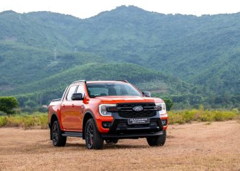 Bán tải Ford Ranger đồng loạt trang bị hộp số tự động 10 cấp, giá từ 707 triệu đồng