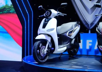 VinFast Kyo giá từ 31,9 triệu đồng, xe máy điện đô thị chạy tối đa 160 km mỗi lần sạc